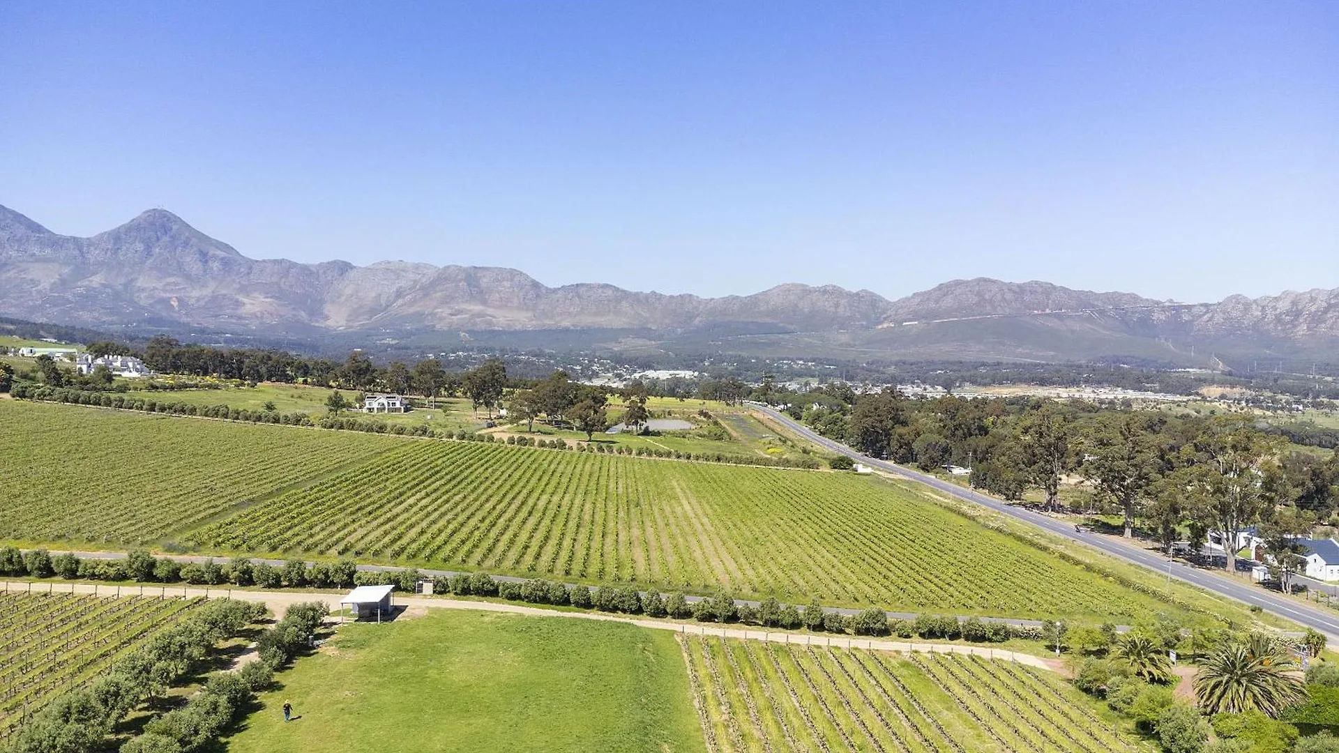 Holiday home Vineyard Manor At 13 Vines By Hostagents Villa Somerset West