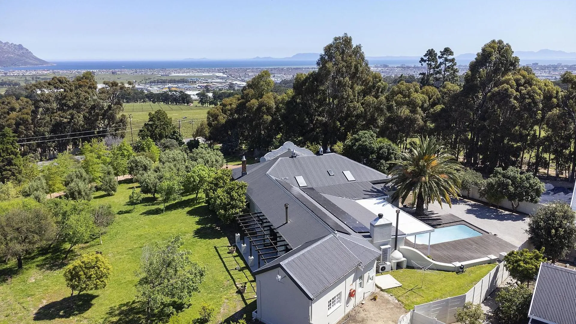 Vineyard Manor At 13 Vines By Hostagents Villa Somerset West Holiday home