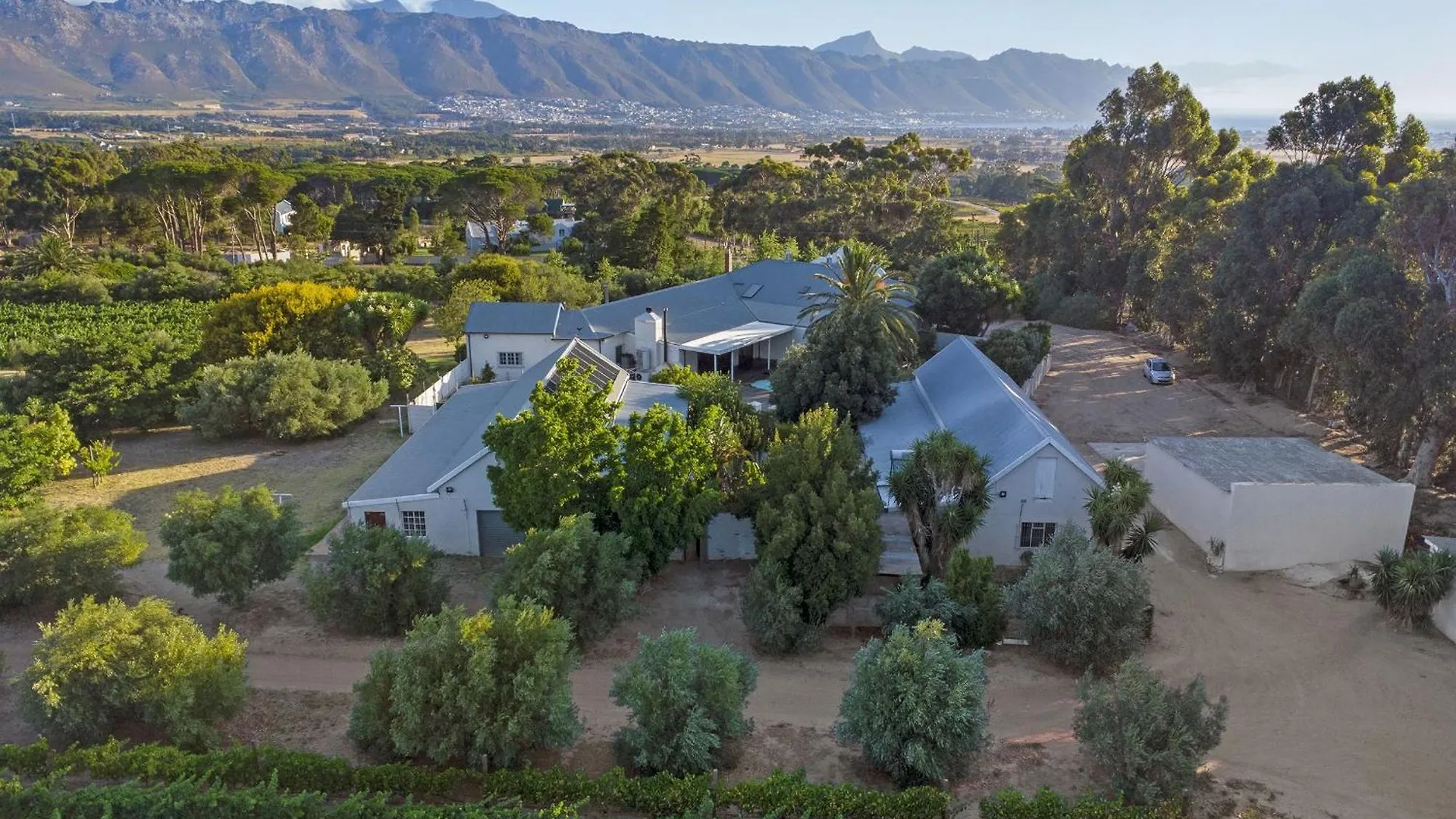 Holiday home Vineyard Manor At 13 Vines By Hostagents Villa Somerset West South Africa