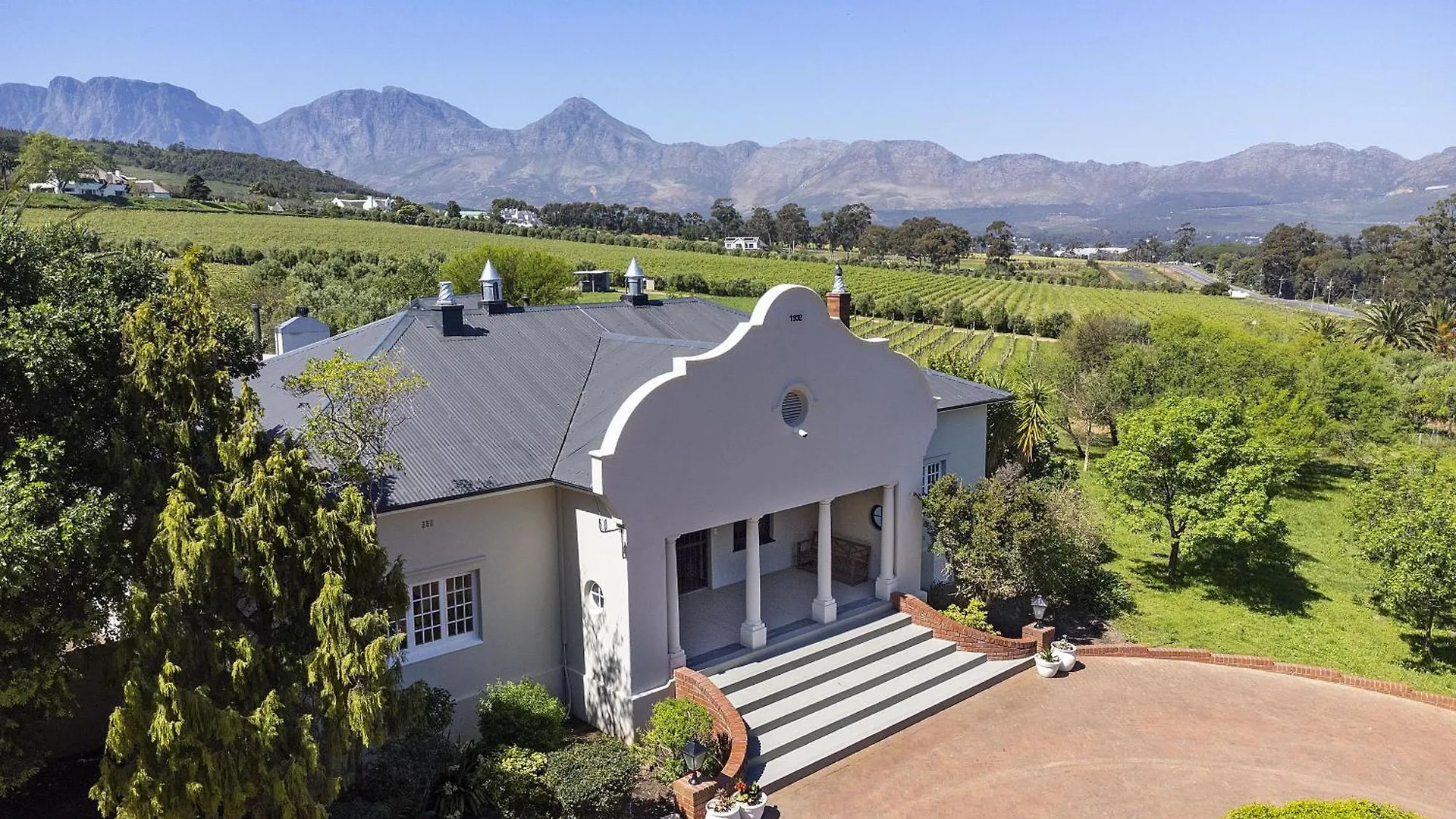 Holiday home Vineyard Manor At 13 Vines By Hostagents Villa Somerset West